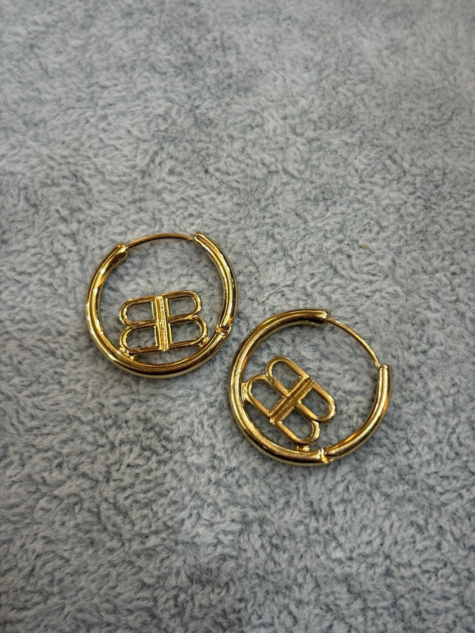 Bundle 14 – Balmain Hoops & Pearl Bracelet Set – Luxury in Every Detail