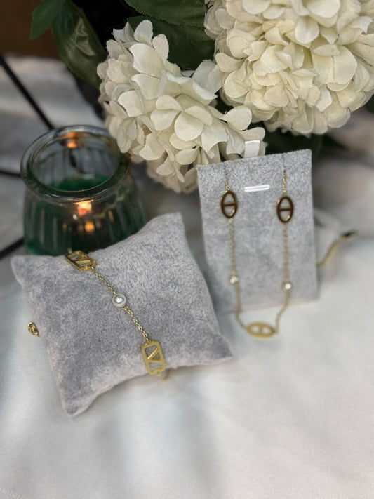Bundle 17 – Lv Necklace & Bracelet Collection