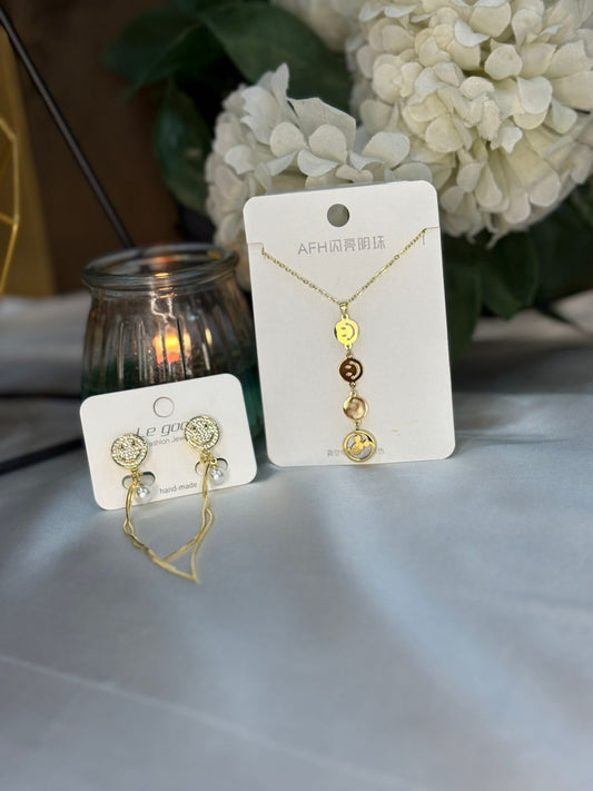 Bundle 18 – Smiley Face Jewelry Set