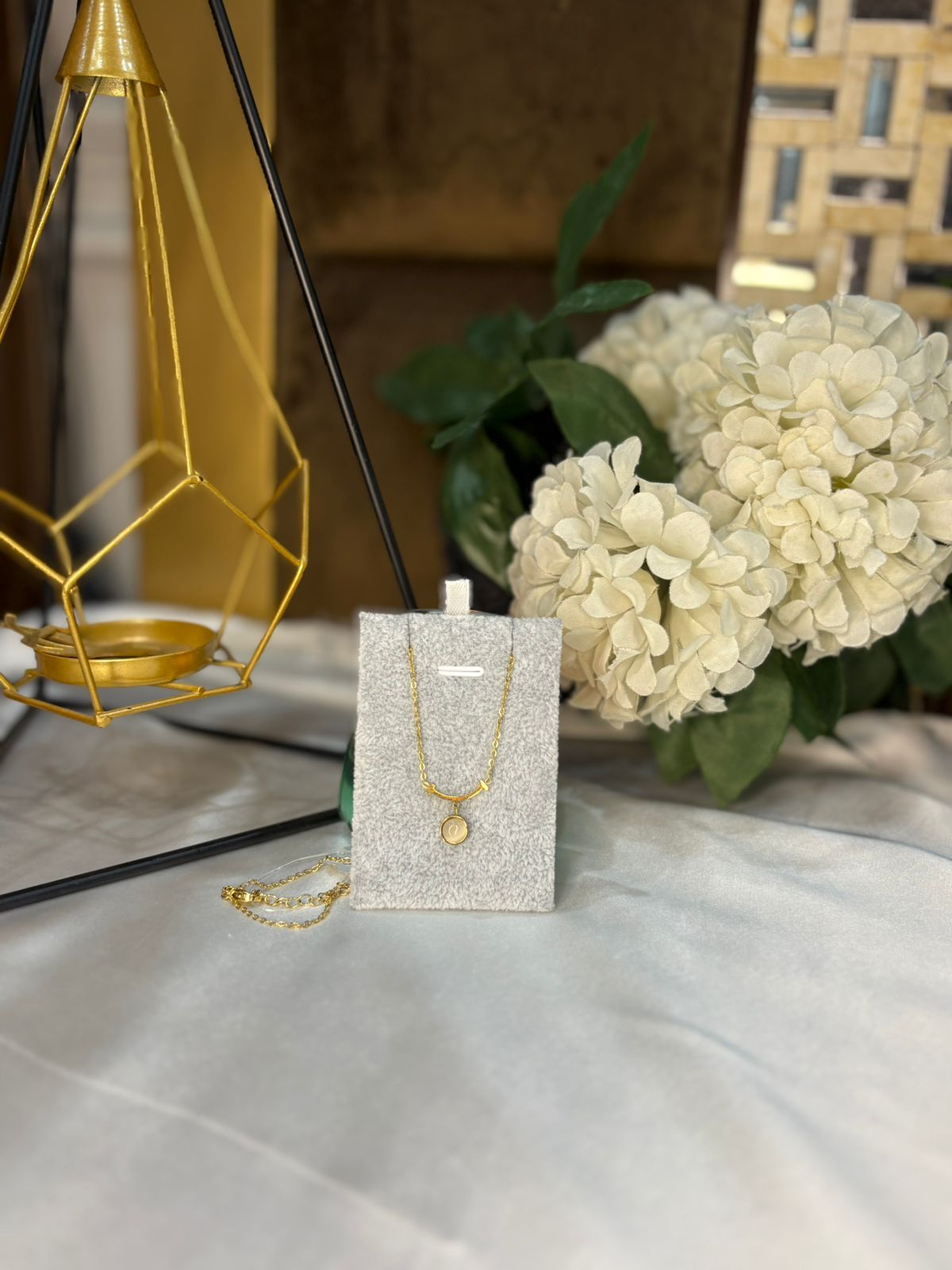 Bundle 20 – Fancy Pearl Earrings & Minimal Necklace