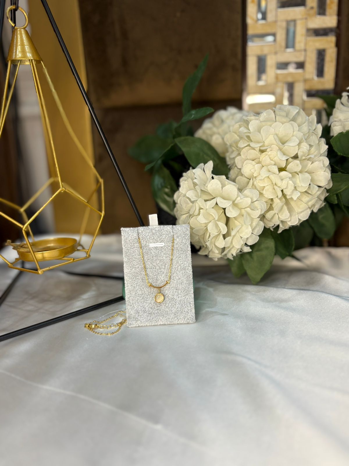 Bundle 20 – Fancy Pearl Earrings & Minimal Necklace