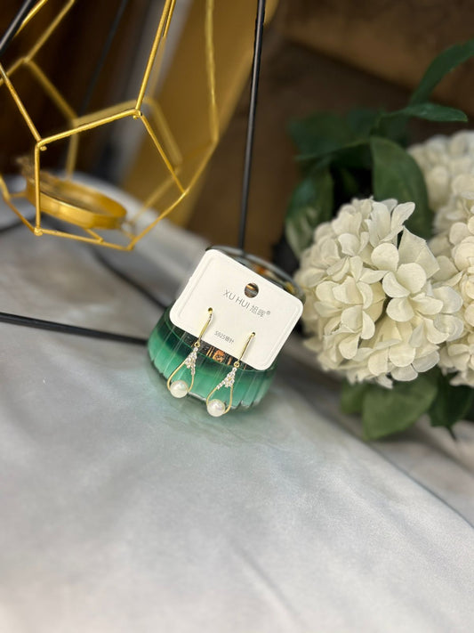 Bundle 20 – Fancy Pearl Earrings & Minimal Necklace